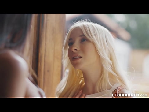 ❤️ Djevojka dolazi kući nekoliko mjeseci kasnije i na kraju jede mačkicu svoje maćehe ❤️ Porno video u pornografiji hr.rionews.top ☑