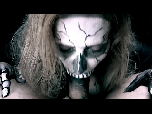 ❤️ Demon djevojka siše kurac svojim crnim ustima i guta spermu. ❤️ Porno video u pornografiji hr.rionews.top ☑